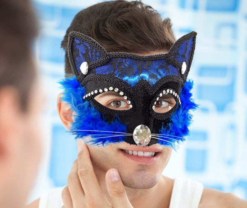 Mat-na-meo-den-hoa-trang-huyen-bi-YY6276-2